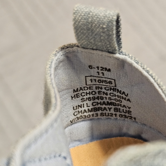 NWOT Old Navy Unisex Boy Girl Baby Toddler 6-12 MONTHS Chambray Sandals BLUE - Picture 3 of 4